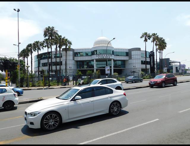 3,330M² OFFICE TO LET IN ROSEBANK